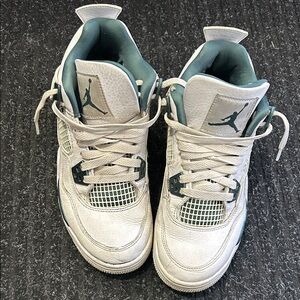 Air Jordan 4 Retro Oxidized Green Size 6 Youth White and Green Sneakers